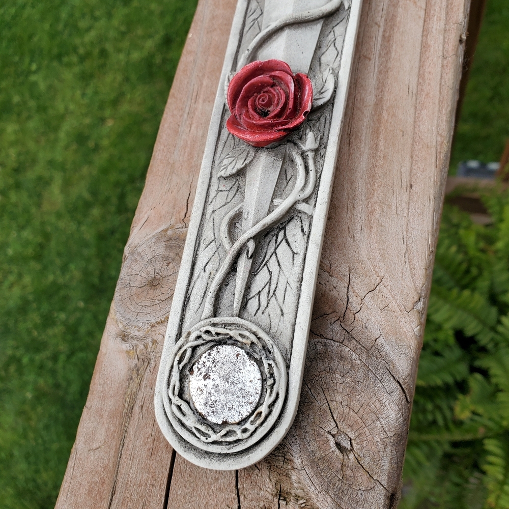 Gothic Roses & Dagger Insence Holder - Picture 4 of 8